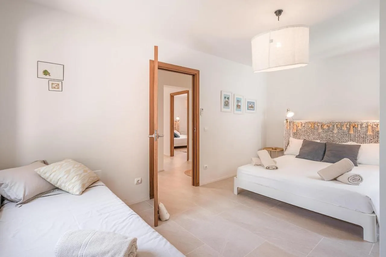 Casa Puro Vila Cala Llombards 0*,  Espanha